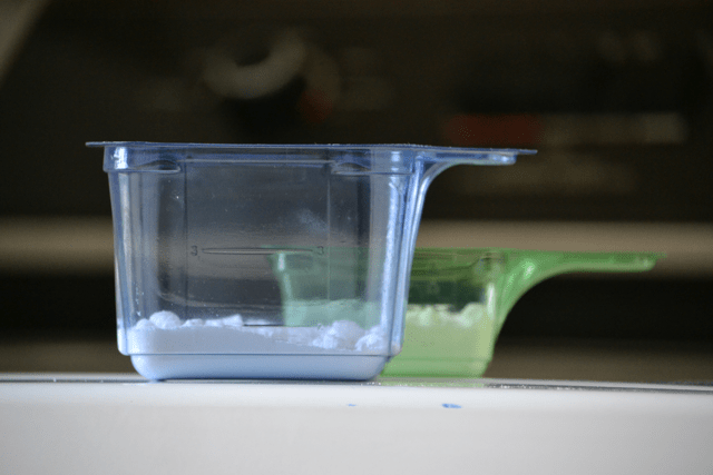 Both scoops are filled with 2 ounces. For the larger one, this is its second fill line.