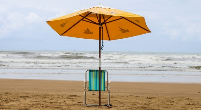 lonebeachchair_w
